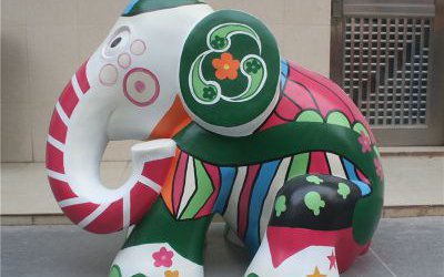 游乐场玻璃钢彩绘大象雕塑