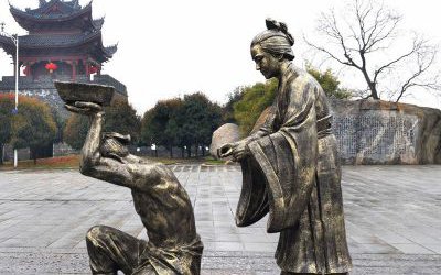 城市广场民俗典故故事玻璃钢仿铜岳母刺字雕塑