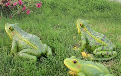 户外草坪玻璃钢仿真青蛙雕塑