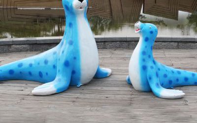 公园摆放的玻璃钢彩绘仿真海豹雕塑