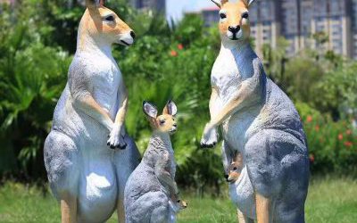 游乐场草坪玻璃钢卡通彩绘袋鼠雕塑