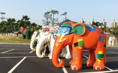 户外草坪玻璃钢彩绘大象雕塑