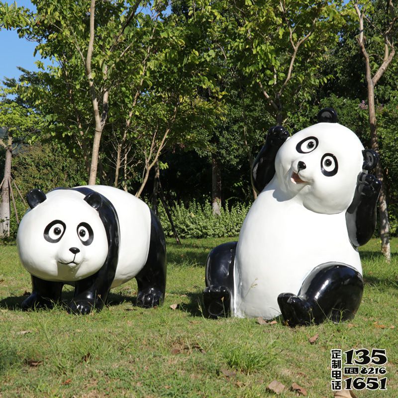 公园观景区草坪摆放呆萌玻璃钢卡通熊猫雕塑