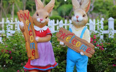 公园装饰两只玻璃钢卡通兔子雕塑