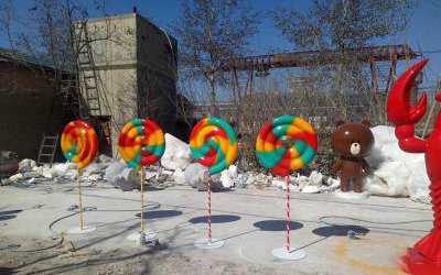 景区游乐场彩绘玻璃钢棒棒糖雕塑