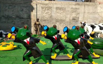 公园景区玻璃钢卡通创意青蛙雕塑