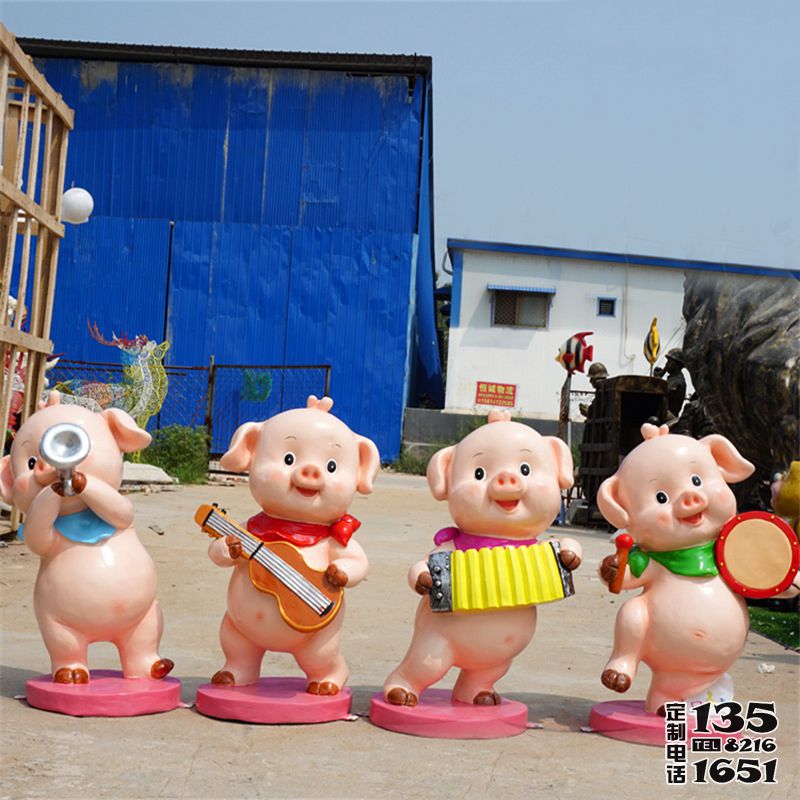 幼儿园玻璃钢卡通可爱小猪雕塑 幼儿园玻璃钢卡通可爱小猪雕塑
