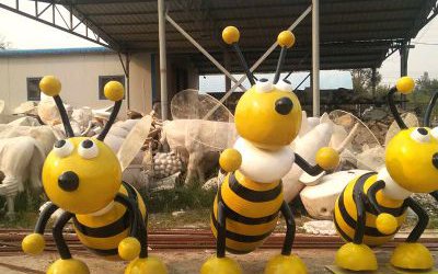商业街公园摆放彩绘黄色玻璃钢卡通蜜蜂雕塑