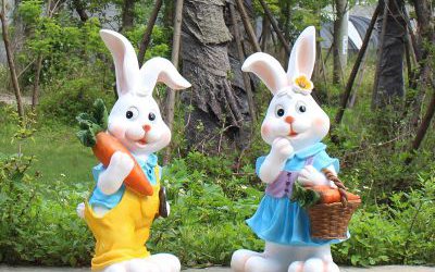 玻璃钢卡通户外园林兔子雕塑