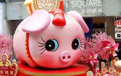 商场门口大号粉色呆萌玻璃钢卡通猪雕塑