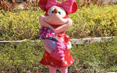 迪士尼游乐场玻璃钢卡通米妮雕塑