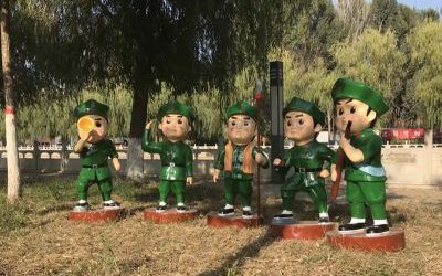 户外园林玻璃钢卡通创意景观小红军雕塑