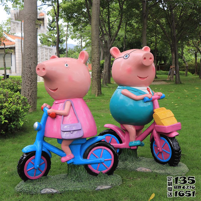 幼儿园玻璃钢卡通骑自行车的小猪佩奇雕塑