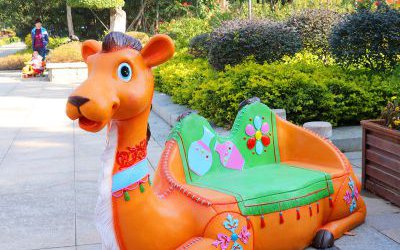 玻璃钢卡通骆驼座椅雕塑户外幼儿园美陈装饰摆件