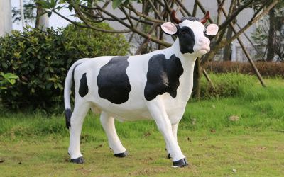 仿真动物玻璃钢奶牛雕塑