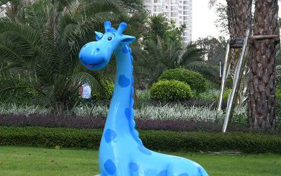 游乐园玻璃钢卡通长颈鹿雕塑