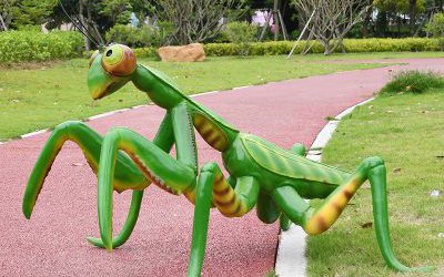 村庄草坪湖边绿色玻璃钢仿真螳螂雕塑