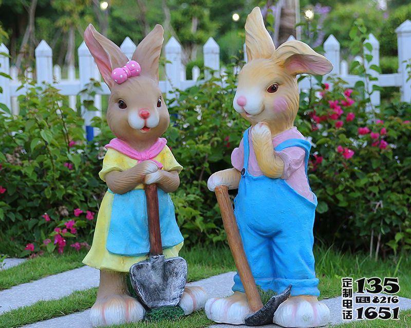 儿童乐园两只玻璃钢卡通兔子雕塑