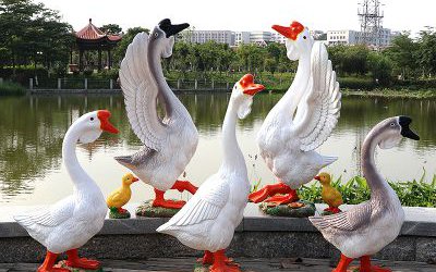 池塘湖边玻璃钢仿真天鹅雕塑