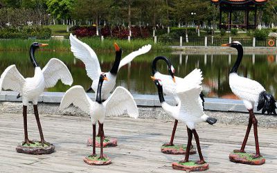 公园池塘玻璃钢仿真丹顶鹤雕塑