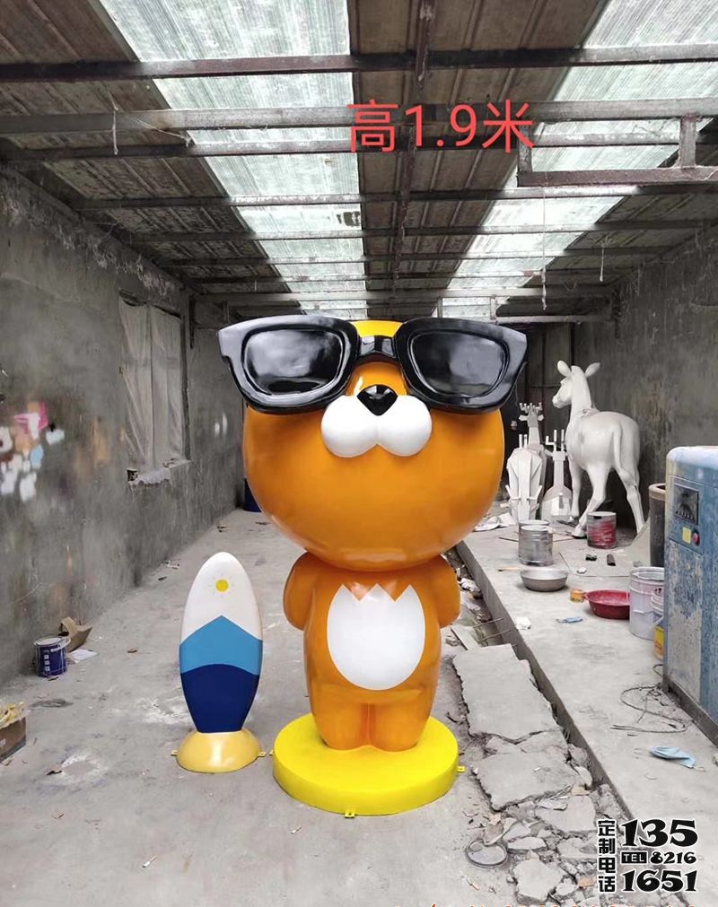 商场卡通乐园戴墨镜彩绘玻璃钢猫公仔雕塑 商场卡通乐园戴墨镜彩绘玻璃钢猫公仔雕塑