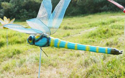 公园草坪小区广场摆放蓝色玻璃钢卡通蜻蜓雕塑