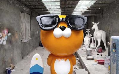 商场卡通乐园戴墨镜彩绘玻璃钢猫公仔雕塑