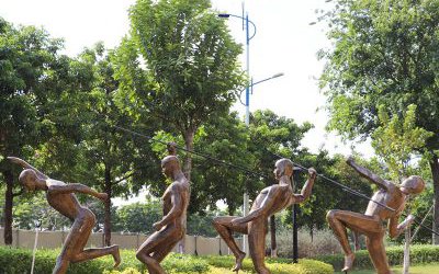 户外公园景观体育广场玻璃钢仿铜跑步运动人物雕塑摆件