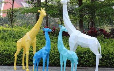 公园玻璃钢彩绘几何户外园林景观长颈鹿雕塑