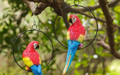 森林公园树上吊环上的玻璃钢彩绘仿真动物鹦鹉雕塑