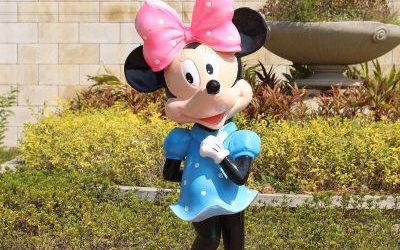 迪士尼公园玻璃钢卡通彩绘米妮雕塑