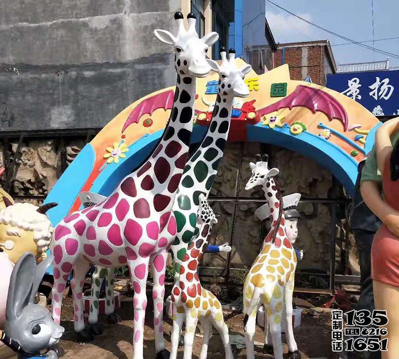 玻璃钢彩绘卡通动物游乐场长颈鹿雕塑 玻璃钢彩绘卡通动物游乐场长颈鹿雕塑