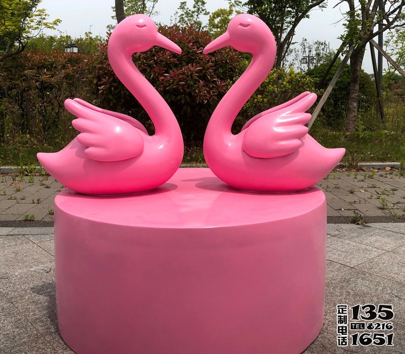 公园玻璃钢卡通创意粉色天鹅雕塑 户外园美陈装饰品摆件