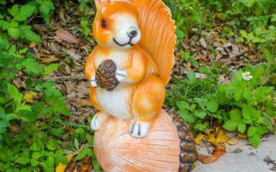 城市花园一只玻璃钢卡通松鼠雕塑