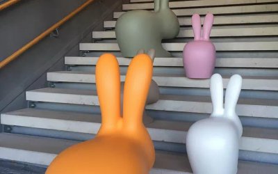 商场卡通抽象玻璃钢卡通兔子雕塑