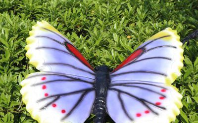 花园草坪玻璃钢彩绘蝴蝶雕塑