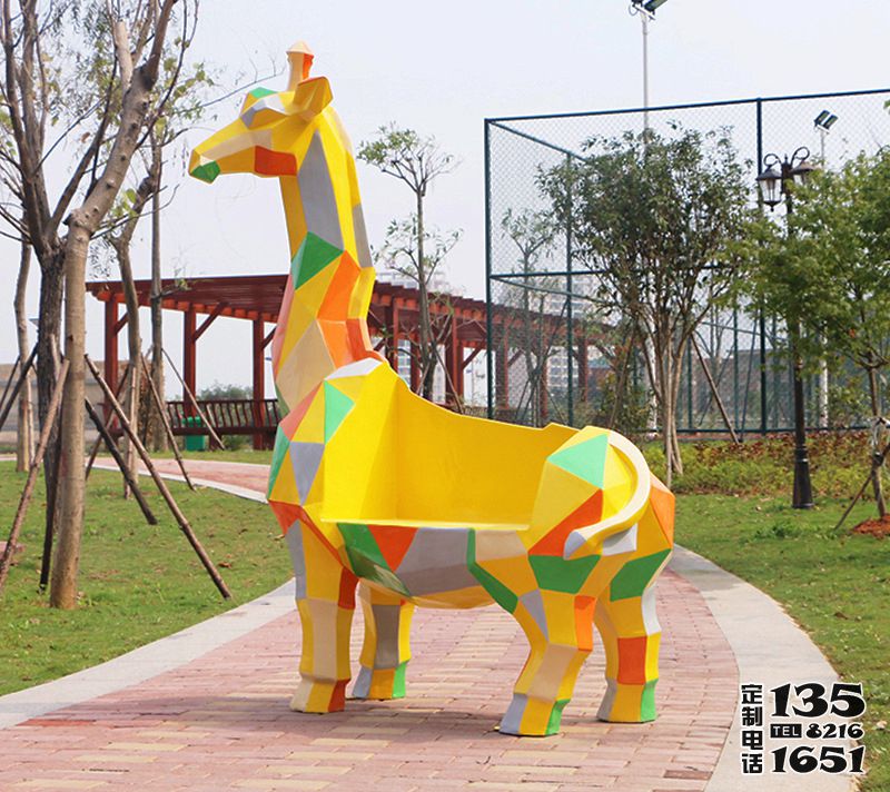 景区园林长颈鹿几何块面动物座椅摆件玻璃钢雕塑