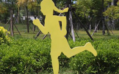 公园剪影抽象玻璃钢跑步人物雕塑