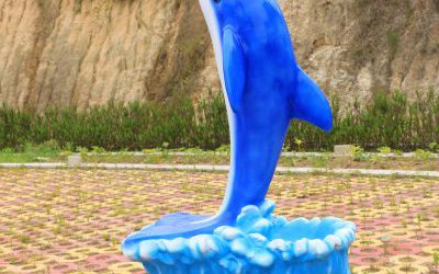 海洋馆摆放卡通蓝色海豚摆件户外玻璃钢雕塑