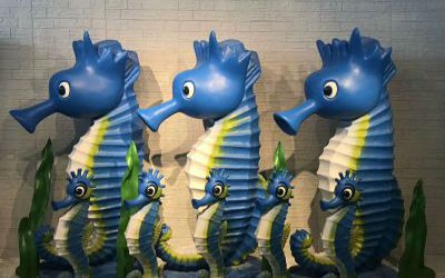 公园摆放的嘟嘴的玻璃钢卡通海马雕塑