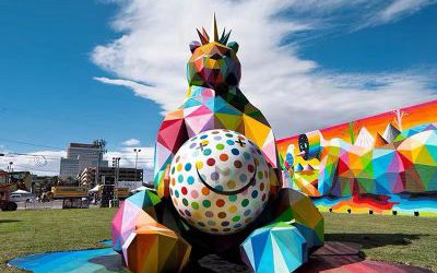 户外广场创意玻璃钢彩绘卡通几何熊雕塑