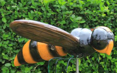 学校公园小区草坪彩绘玻璃钢卡通蜜蜂雕塑