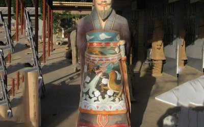 景区玻璃钢彩绘秦始皇塑像