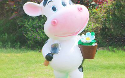 玻璃钢卡通户外园林小奶牛雕塑