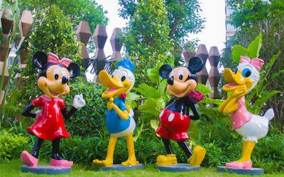 迪士尼公园玻璃钢卡通彩绘米老鼠和唐老鸭雕塑