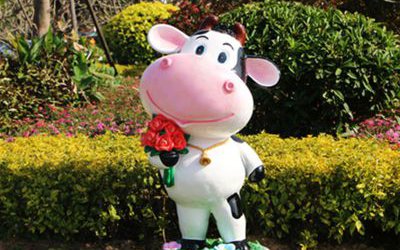 公园户外玻璃钢卡通小奶牛雕塑