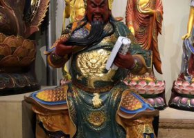 玻璃钢彩绘大型寺庙景观关公雕塑