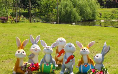 公园绿地玻璃钢卡通兔子雕塑