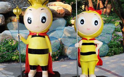游乐场摆放卡通国王卫士玻璃钢蜜蜂雕塑