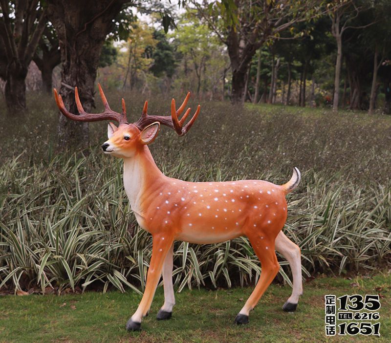 花园户外玻璃钢仿真梅花鹿雕塑 花园户外玻璃钢仿真梅花鹿雕塑